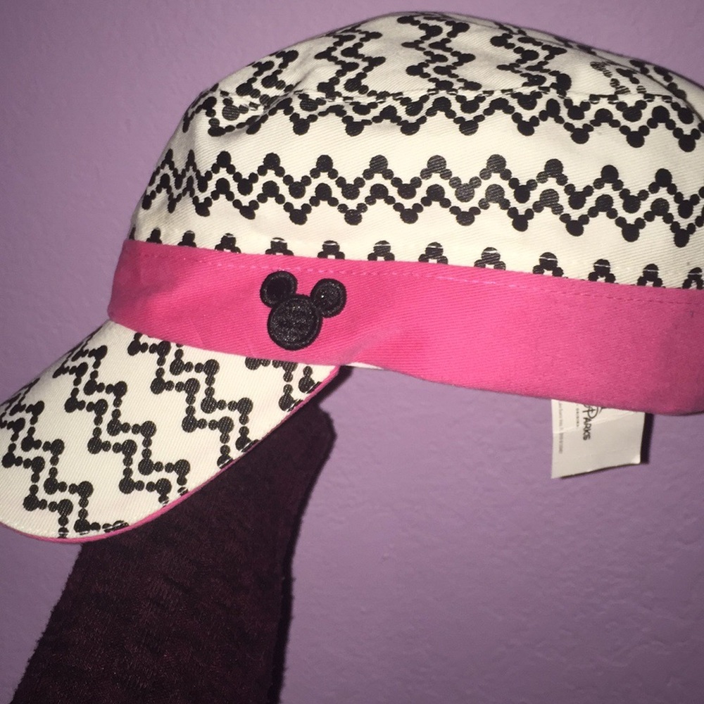 Disney Land hat NWT